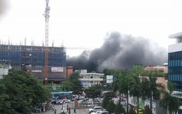 Cháy công trình xây dựng ở Bệnh viện Việt Pháp, hàng chục xe máy hư hỏng