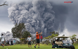 Bất chấp núi lửa phun trào ở Hawaii, các golfer vẫn bình thản vung gậy để trải nghiệm cảm giác mạo hiểm