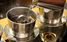 Có một thế hệ đang lưu giữ nét đẹp việt qua từng ly cà phê pha Phin