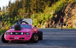 Chiếc Mustang hồng này chắc chắn là dòng ô tô đồ chơi xịn nhất thế giới