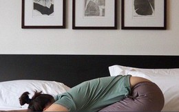 11 tư thế yoga tốt nhất dành cho người bị mất ngủ: Bạn có thể tập dễ dàng ngay trên giường