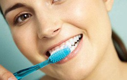 Thói quen đánh răng sai 90% người mắc phải: Làm ướt bàn chải trước khi đánh răng
