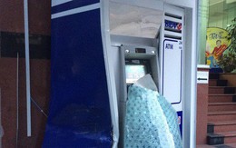 Xế hộp BMW tông nát trụ ATM của BIDV ở Sài Gòn