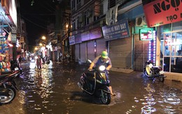 Hà Nội: Hàng trăm xe chết máy sau trận mưa lớn