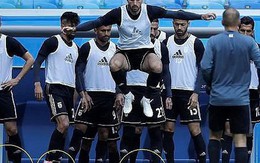 Iran vượt nghịch cảnh bị Mỹ cấm vận... giày ở World Cup ra sao?