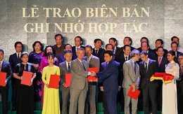 Đại Học Anh Quốc Việt Nam nhận cờ thi đua của Ủy ban nhân dân Hà Nội