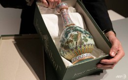 Chiêm ngưỡng chiếc bình cổ vật của Vua Càn Long được bán với giá hơn 400 tỷ