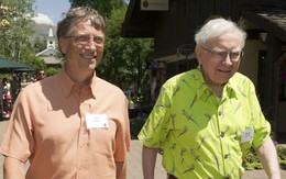 Nhân viên phục vụ tiết lộ bữa tối thú vị của đôi bạn thân "quyền lực" Warren Buffett và Bill Gates: Ai chỉ thích nói chuyện, còn ai mải mê tận hưởng món ăn?