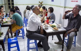 Cựu tổng thống Mỹ Obama đăng tải hình ảnh ăn bún chả ở Việt Nam, bày tỏ thương tiếc tới Anthony Bourdain qua đời