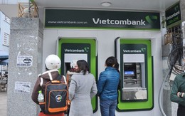 Bị Ngân hàng Nhà nước “tuýt còi”, Vietcombank dừng tăng phí rút tiền ATM nội mạng