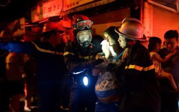 Hà Nội: Cháy khu tập thể A11 Nguyễn Quý Đức lúc nửa đêm, bà bầu và trẻ em được giải cứu an toàn