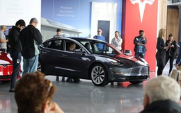 Tesla đạt sản lượng 5.000 xe Model 3 vào phút chót, Elon Musk được về ngủ tại biệt thự triệu đô thay vì nằm gầm bàn nhà máy