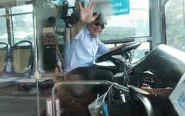 Những câu chuyện đáng yêu của bác tài xe buýt 54 và rổ tiền lẻ đầy tình người giữa Sài Gòn: "Nếu quên, bạn cứ lấy tiền lẻ để mua vé"