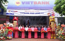 Vietbank dành hàng trăm quà tặng khách hàng nhân dịp khai trương trụ sở mới PGD Láng Hạ