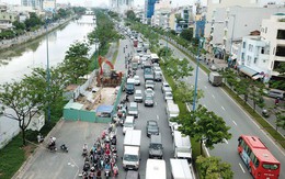 Đại lộ Võ Văn Kiệt sụt lún, giao thông bị phong tỏa nhiều giờ