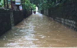 Video: Mưa lớn ở Quảng Ninh, quốc lộ 18 ngập sâu đến 1,5m