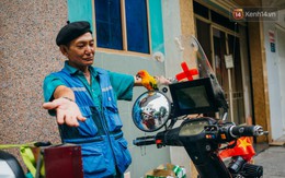 Ông cụ nhặt rác và chú vẹt ở Sài Gòn trên chiếc xe cứu thương đáng yêu được chế tạo từ phế liệu