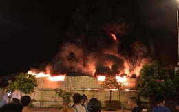 Hưng Yên: Cháy lớn chợ Gạo trong đêm