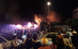 [VIDEO] Cháy lớn chợ Gạo: Lửa vẫn âm ỉ, lực lượng chức năng thâu đêm chữa cháy