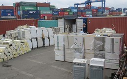 8 container hàng cấm nhập khẩu về Việt Nam khai báo là.... rổ nhựa
