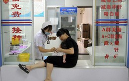 Trung Quốc: Tiết lộ động trời về vắc-xin "tiêm vào như ăn dầu cống rãnh"
