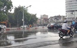 Thủ đô Hà Nội đón cơn mưa giải nhiệt đầu tiên sau những ngày nắng bỏng da rát thịt