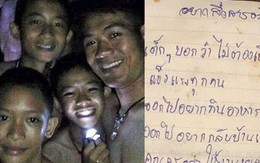 HLV đội bóng Thái Lan gửi thư viết tay xin lỗi cha mẹ các cậu bé bị mắc kẹt