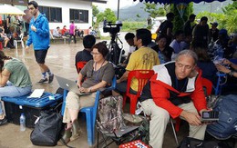Hàng trăm phóng viên quốc tế chờ điều thần kỳ từ hang Tham Luang