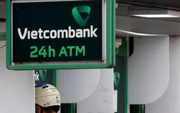 Sau 2 tháng tạm ngưng theo chỉ đạo của NHNN, Vietcombank lại tăng phí rút tiền ATM nội mạng theo kế hoạch ban đầu