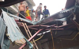 Đứt cáp cẩu toà nhà 33 tầng ở Hà Nội, vật liệu rơi xuyên thủng mái nhà điều hành, có người bị thương