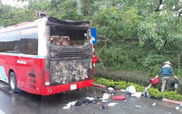 Đà Nẵng: Ôtô bất ngờ bốc cháy, hàng chục hành khách hoảng sợ