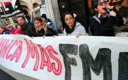 Khủng hoảng kinh tế leo thang, Argentina xin IMF giải ngân sớm