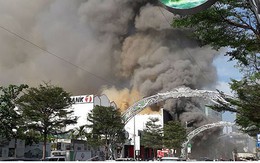 Cập nhật: Cháy cực lớn tại Đà Nẵng, khói cuồn cuộn phủ một góc phố
