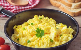 Trứng chiên hay ốp là xưa rồi, giờ đây bạn có thể làm món "trứng khuấy với nước" ngon thượng hạng theo cách của đầu bếp đạt sao Michelin