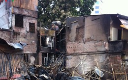 Cảnh tan hoang sau 2 ngày xảy ra vụ cháy trên phố Đê La Thành