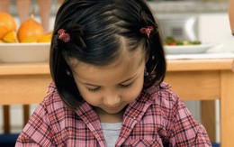 Theo phương pháp Montessori thì đây là 10 việc nên để con tự làm