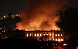 Bảo tàng Quốc gia Brazil chìm trong biển lửa giữa đêm