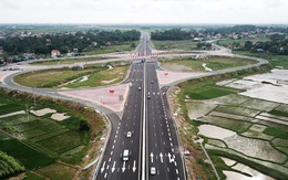 Khách du lịch nườm nượp đổ về Hạ Long dịp 2/9