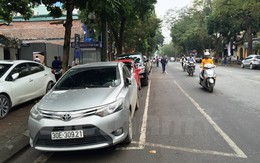 Hà Nội: Giá trông giữ xe cao ngất, dịch vụ Grab và Uber càng nở rộ?