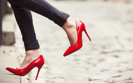 Đừng xem giày đỏ chỉ là món phụ kiện thông thường, đằng sau nó là cả một biểu tượng văn hóa mà không phải ai cũng biết