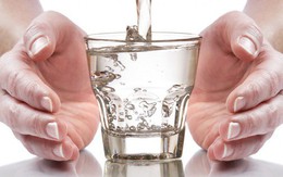 Uống nước sôi để nguội, đun đi đun lại gây ung thư? Đây là câu trả lời bạn cần biết sớm
