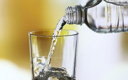 Vừa ăn vừa uống nước: Tốt đến đâu và hại ở mức độ nào là điều ai cũng cần biết