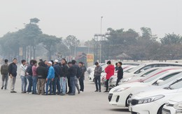 Hàng trăm xe ô tô tuần hành trên đường phố Hà Nội đòi Grab giảm tỷ lệ ăn chia