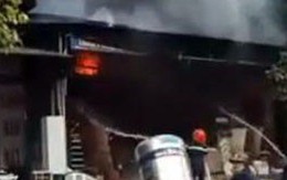 Lạng Sơn: Sau tiếng nổ lớn, cửa hàng vật liệu xây dựng cháy dữ dội, người dân hoảng loạn