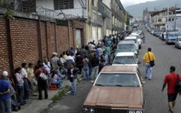 Nghịch lý thiếu xăng ở "vương quốc dầu lửa" Venezuela