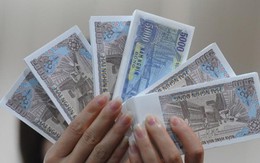 Xử lý hành vi đổi tiền lẻ trái luật: Quá khó?