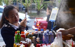 Tiền mặt và thẻ tín dụng bị soán ngôi, người Trung Quốc đi chợ cũng phải sử dụng smartphone để thanh toán