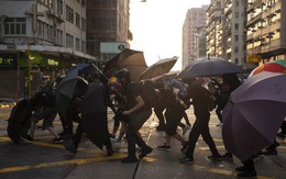 Bất ổn chính trị không ngừng căng thẳng, kinh tế Hồng Kông lún sâu vào suy thoái và không có dấu hiệu hồi phục