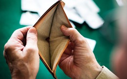 Hơn 1/3 người tiêu dùng thế giới bất ngờ "thắt lưng buộc bụng", kinh tế toàn cầu thêm phần lao đao