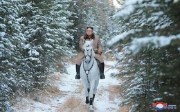 Ông Kim Jong Un cưỡi ngựa trắng trên núi thiêng: Chuẩn bị ra quyết định quan trọng